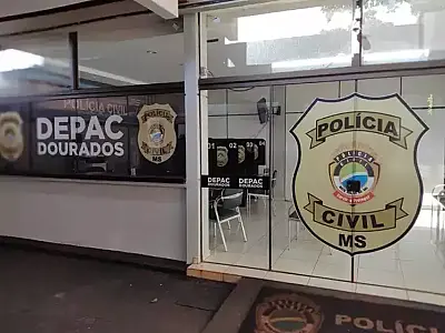 Homem recém-libertado volta à prisão após tentativa de homicídio contra mãe idosa