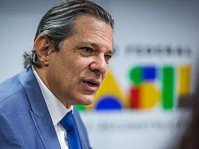 Governo promete revisão de gastos após reação negativa do mercado às declarações de Lula