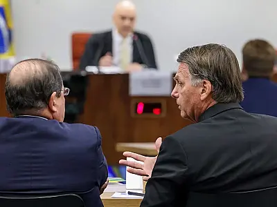 STF mantém medidas cautelares contra Bolsonaro, mas descarta prisão preventiva