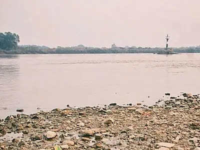 Seca extrema no Rio Paraguai paralisa transporte de minério em Corumbá
