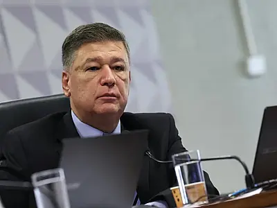 Dino cobra esclarecimentos de Carlos Viana sobre repasses à fundação ligada à Lagoinha