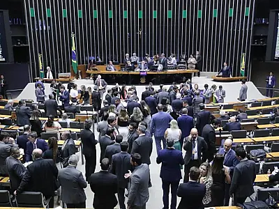PL sobre aborto provoca intenso debate na Câmara dos Deputados