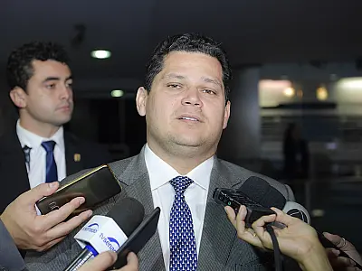 Alcolumbre amplia discurso no Congresso e, em meio ao clima político, ressalta unidade institucional