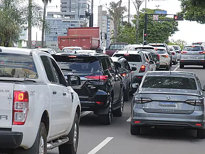 Prazo para licenciar veículos com placas finais 1 e 2 em MS encerra no final de abril