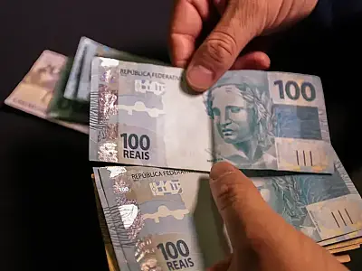 Servidores de MS recebem 13º salário integral e salários de novembro antecipadamente