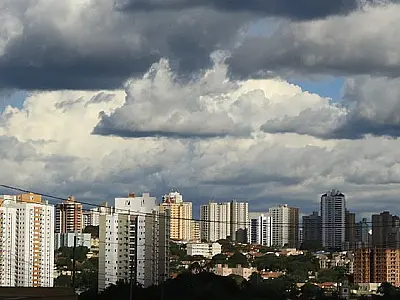 Segunda-feira terá muitas nuvens, pancadas de chuva e risco de trovoadas em Campo Grande