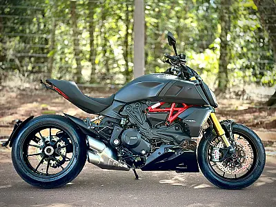 DUCATI DIAVEL 1260S – A “DRAG BIKE” ITALIANA