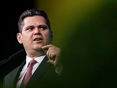 Alcolumbre articula acordo e deve barrar CPI do Banco Master no Senado