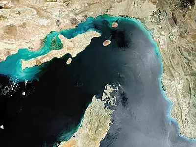 Petróleo sobe até 9% após Irã fechar o Estreito de Hormuz