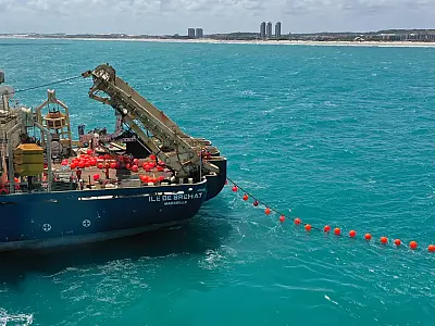 Construção de Usina em praia de Fortaleza gera conflito e pode ameaçar internet no Brasil