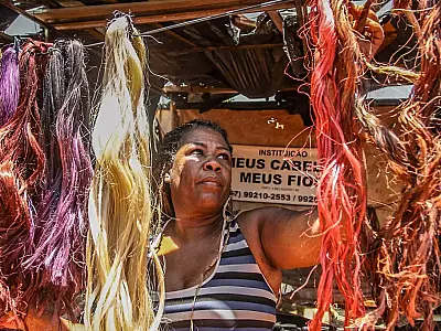Da periferia ao mundo: afroempreendedora de MS cria beleza a partir da fibra de bananeira