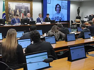 Presa na Itália, Zambelli se emociona em depoimento na Câmara sobre perda de mandato