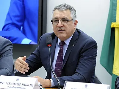 Ministro anuncia prioridade no programa habitacional para vítimas do incêndio na Favela do Mandela
