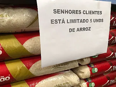 Supermercados em MS limitam vendas de alimentos devido a problemas logísticos após enchentes no RS