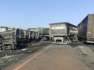 Caminhoneiro morre carbonizado em colisão na MS-270