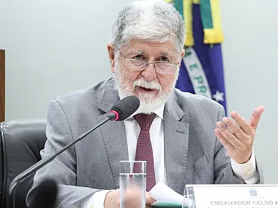 Celso Amorim: IA sob controle de poucas empresas piora desigualdades
