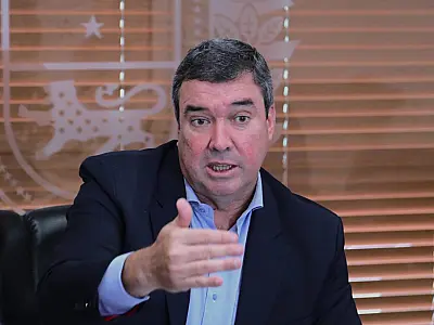 Governador de MS busca parcerias e investimentos nos EUA, visando infraestrutura e saúde no estado
