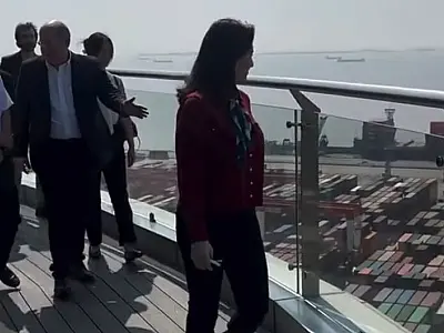 Simone Tebet visita Porto de Xangai e destaca importância da Rota Bioceânica para MS