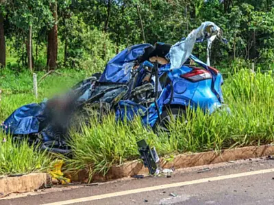 Tragédia na BR-040: homem morre após violenta colisão entre Nissan Kicks e carreta