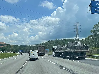 ANTT isenta veículos de carga com donativos de pedágio em rodovias federais para auxílio ao RS