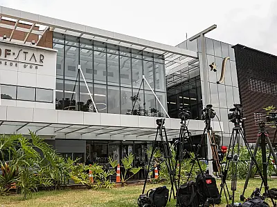 Bolsonaro apresenta crise de soluços e pressão alta após procedimento