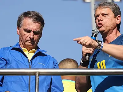 Moraes libera visita de Tarcísio a Bolsonaro em unidade prisional de Brasília