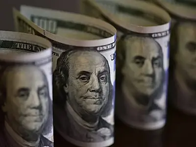 Dólar recua e Bolsa sobe após relato de proposta reservada de paz do Irã