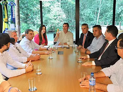 Riedel reforça compromisso com municípios e destina R$ 5,2 milhões para infraestrutura no Conisul