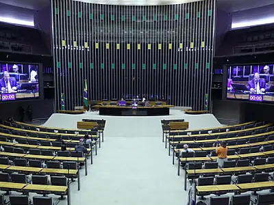 Deputados aliados de Bolsonaro propõem mudanças na inelegibilidade de políticos