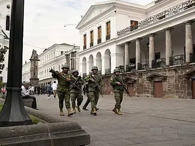 Aulas suspensas, voos cancelados e ruas desertas em meio à onda de violência das facções no Equador