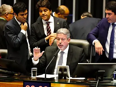 Após mudança no texto, Congresso Nacional retoma as discussões da reforma tributária hoje (6)