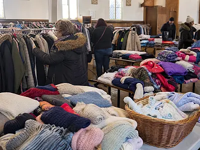 Bazar solidário terá roupas a partir de R$ 5 para arrecadar recursos ao Lar Ebenezer