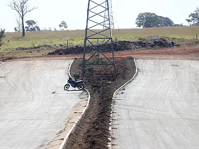 Indenizações não pagas pela prefeitura de Campo Grande paralisam obras de avenida nas Moreninhas