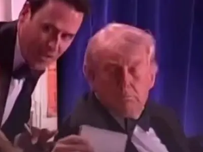 Trump é retirado às pressas de jantar após atirador abrir fogo; veja vídeo