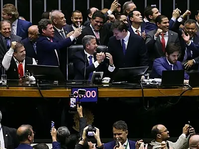 Setores bancário e industrial pressionam por limites em exceções na reforma tributária