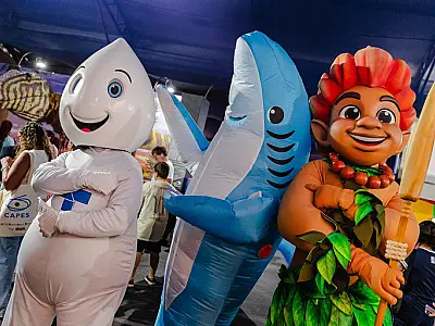 Com diversão, mascotes conscientizam sobre preservação do oceano e do meio ambiente