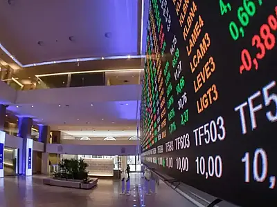 Bolsa atinge menor nível desde janeiro e dólar volta a fechar acima de R$ 5