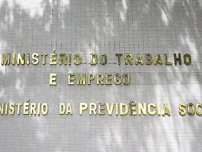 Empresas têm até hoje para divulgar relatório de transparência salarial