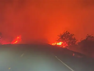 Pantanal: Incêndio abrasador pinta céu de vermelho em Corumbá