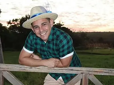 Professor é morto por adolescente e arremessado de penhasco