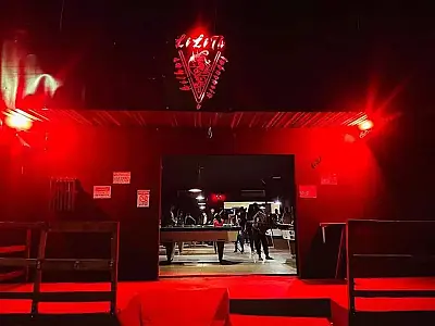 Confusão com 70 pessoas em tabacaria termina em confronto com a Polícia Militar
