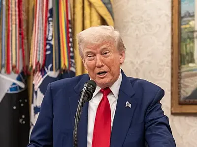 Trump ameaça países que se alinhem ao Brics com tarifa de 10%