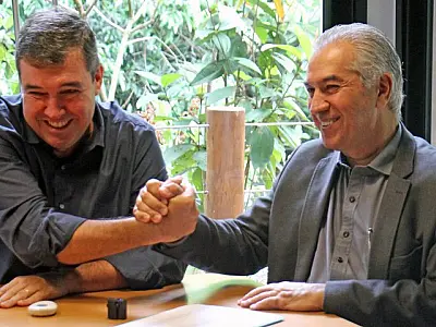 Riedel lidera para o Governo e Reinaldo aparece à frente na disputa pelo Senado em MS