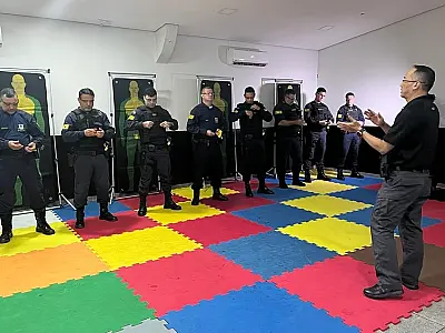 Equipe da Guarda Municipal de Dourados é treinada para utilizar novos tasers