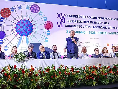 Brasil reduz transmissão do HIV vertical e pede certificado da Opas
