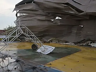 Tempestade em Corumbá deixa rastro de destruição e vítima