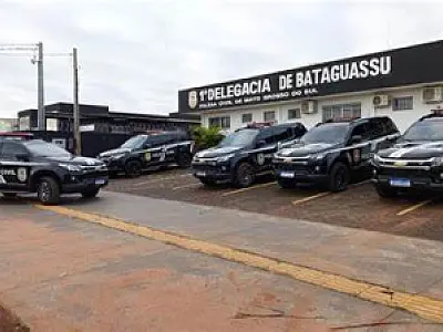Pais deixam filhos trancados para ir a bloco de Carnaval e são presos em MS