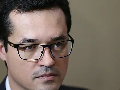 Justiça manda Deltan pagar R$ 135 mil a Lula por caso do PowerPoint