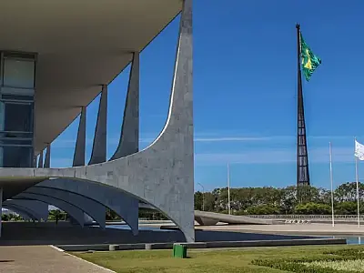 Governo anuncia nova política industrial com R$ 300 bilhões em financiamentos até 2026