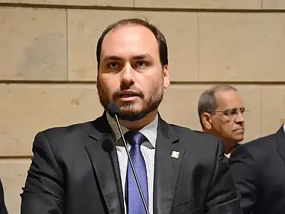 Carlos Bolsonaro lança pré-candidatura ao Senado por Santa Catarina